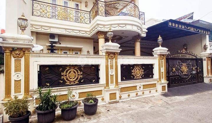 Rumah Mewah Terawat Siap Huni Dengan Model Classic 1