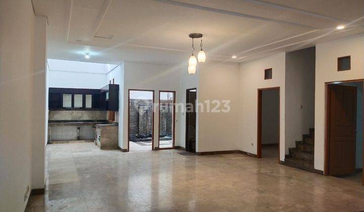 Dijual rumah bagus terawat di Batununggal harga menarik 1