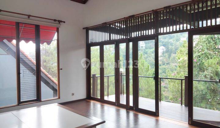 Dijual rumah Villa Lux dan asri di Resort Dago Pakar 1