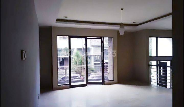 Disewakan rumah di Sudirman Town House baru renovasi 1