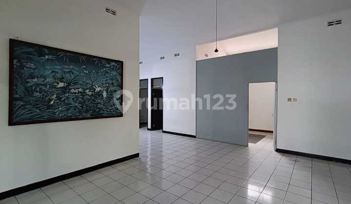 For Rent Business House at Attractive Price, Main Road, Sayap Cihanjuang