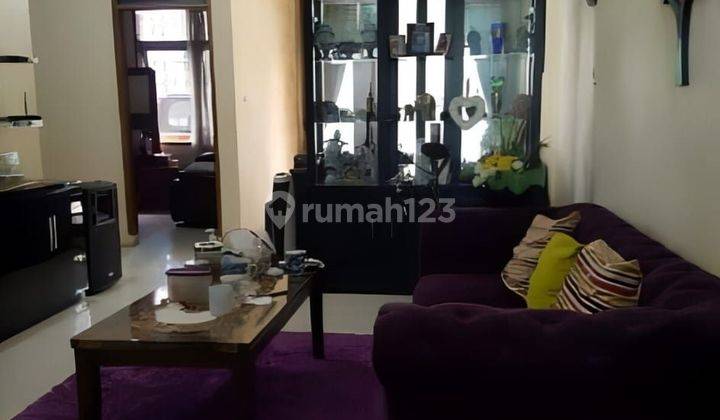 Dijual Rumah Bagus Terawat 2 Lantai Dalam Komplek 2