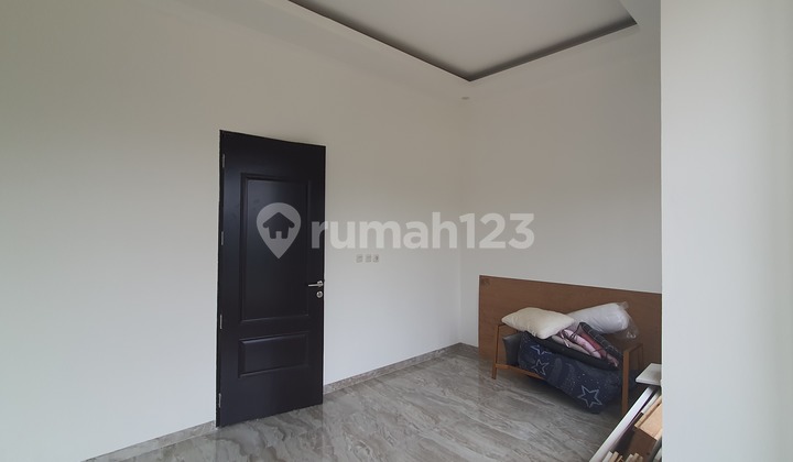 Rumah Siap huni di apit 2 exit toll limo & pamulang