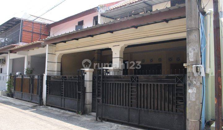 Rumah Strategis Hanya Selangkah Ke Stasiun Depok Baru J16219 1