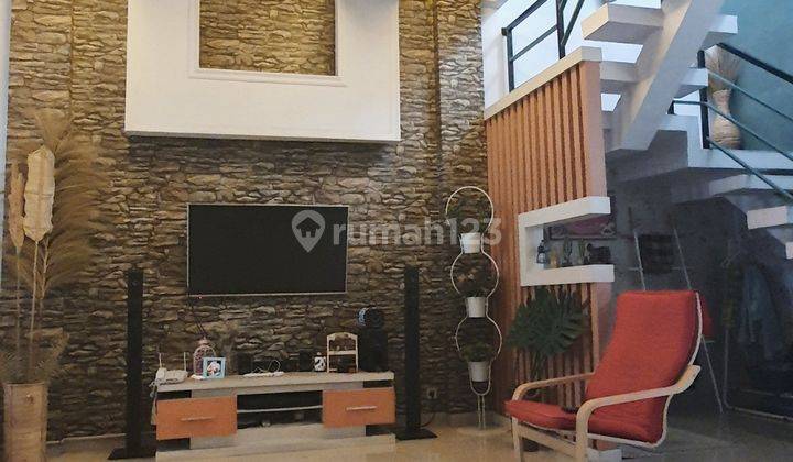 Rumah 2 Lantai Harga Nego Strategis Siap Huni J18091 1