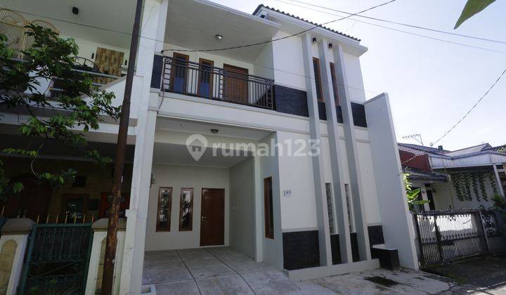 Rumah Modern 2lt SHM Murah Sudah Renov Strategis Dekat Mall Dan Stasiun di Depok J21131 1