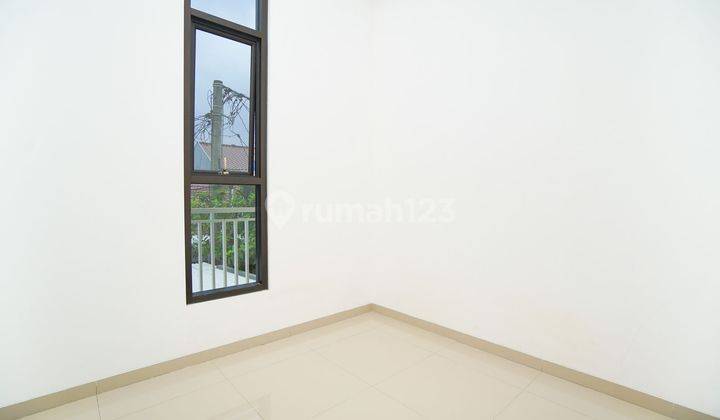 Rumah 2 Lt Semi Furnish 10 Mnt ke  The Park Sawangan Siap Huni J18023 2