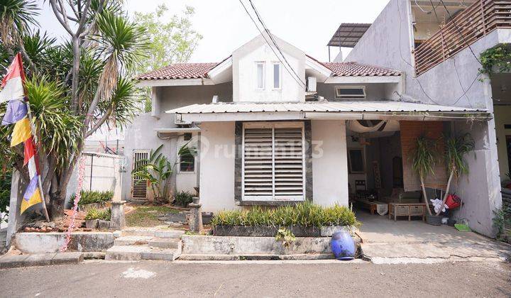 Rumah 2 Lt di Bekasi 10 Menit ke RS Mitra Keluarga Hadap Utara J10942