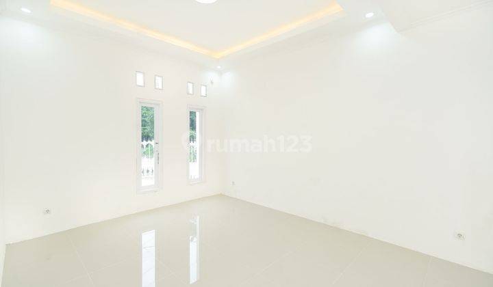 Rumah Cantik Gratis Renov dekat Mall dan Tol di Depok Semi Furnished J21187 2