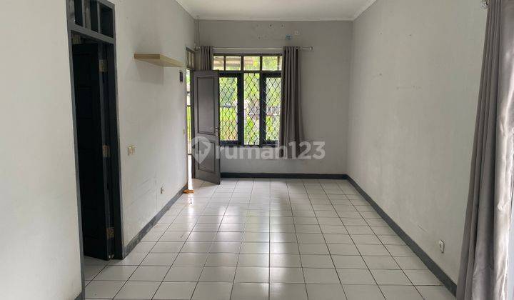 Rumah Seken Strategis Harga Nego Dekat Pusat Belanja di Nusaloka 5