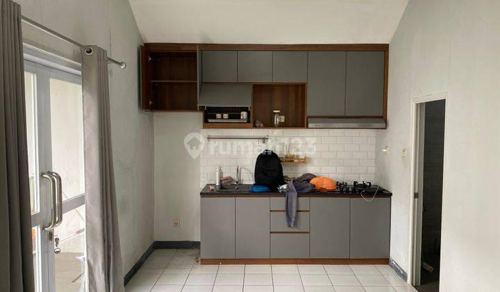 Rumah Seken Strategis Harga Nego Dekat Pusat Belanja di Nusaloka 6