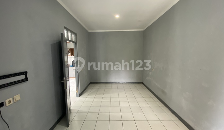 Rumah Seken Strategis Harga Nego Dekat Pusat Belanja di Nusaloka 10