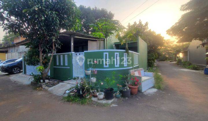 Rumah di Taman Anyelir Strategis Dekat Stasiun Depok J17919 2
