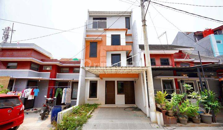 Rumah 3 Lantai Hadap Timur 11 Menit ke Grand Galaxy Park Harga Nego J17692 1