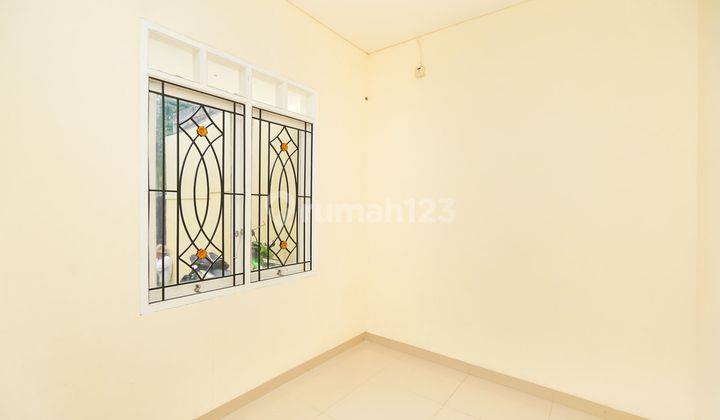 Rumah 2 Lt Semi Furnished 15 Menit ke Rumah Sakit Citra Arafiq Bekasi Bisa Nego J23571 2