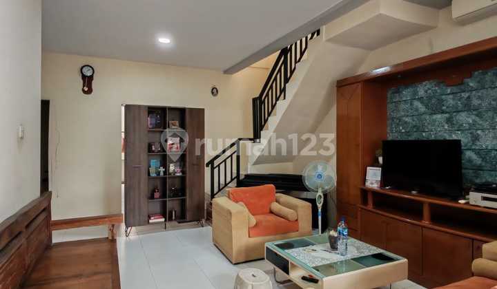 House for sale. Second hand. Good. HGB. Located at the entrance of Beverly Green Housing, Beverly Boulevard Street, Belian, Batam City, Batam, Riau Islands, Indonesia, 29464, Batam Centre. 2