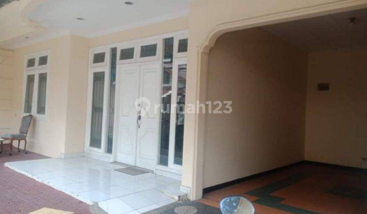 Jual Rumah Strategis Kebon Kacang 2