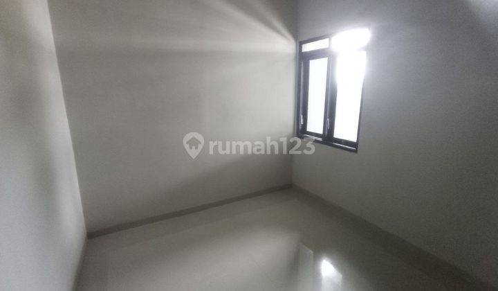 Rumah Second Dekat Taman Jayawijaya di Mojosongo Surakarta 4
