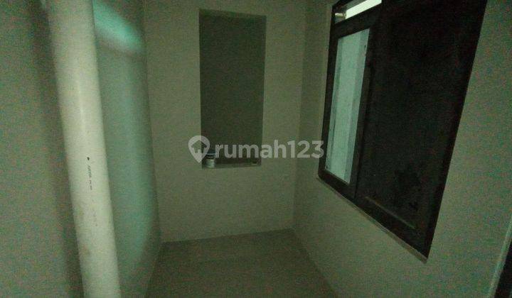 Rumah Second Dekat Taman Jayawijaya di Mojosongo Surakarta 6
