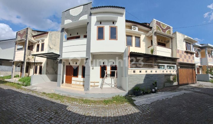 Rumah Mewah Second 2Lantain di Perumahan Semi Cluster Gentan Sukoharjo 2 Lantai 1
