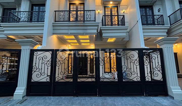 New Modern House on Lebara Cempaka White Street, Central Jakarta. 2