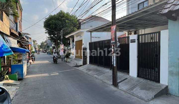 Nice House In Utan Kayu, Matraman, East Jakarta.