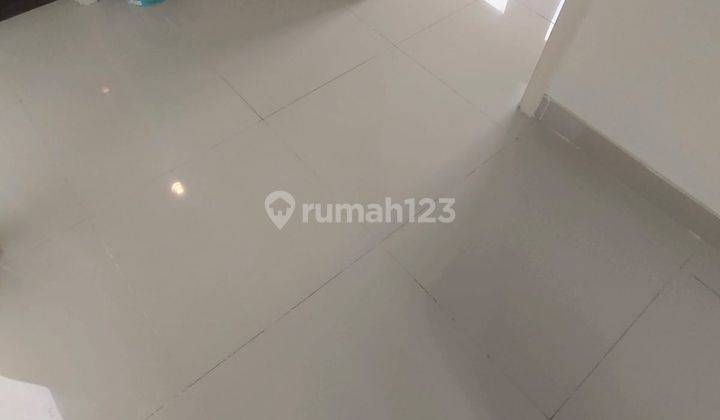 Rumah 2 Lantai Bagus Unfurnished di Cluster Tesla, Tangerang 2