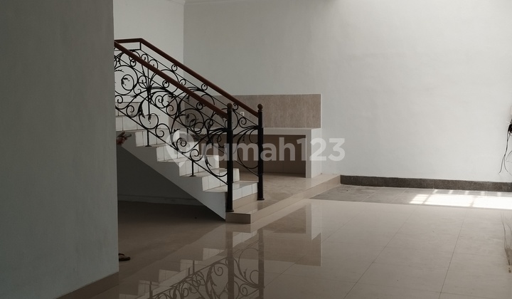 Quick Sale Tki House in Taman Kopo Indah 2 Near Fresh Market Close to Main Road