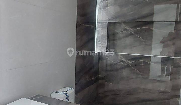 Dijual Rumah Baru dan Lux 3 Lantai di Setra Duta 2