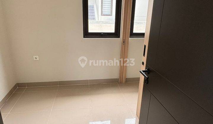 Dijual Rumah Minimalis Modern Summarecon 2