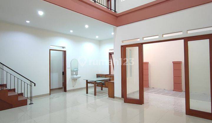 Dijual Rumah Cantik Minimalis Baru Renov di Taman Kopo Indah 3 2