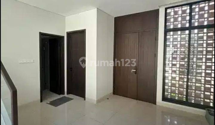 Disewakan Rumah Summarecon Lokasi Premium 2