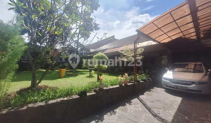 For Sale Luxurious House with Spacious Yard and Asridi Wing in Sukajadi 2