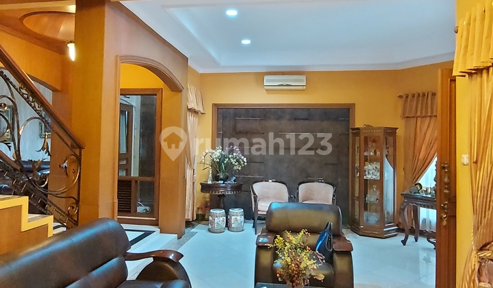 Turun Harga! Rumah 2 Lantai Pejaten - Luas, Asri, Siap Huni | 347M² | 6,8M Nego SHM