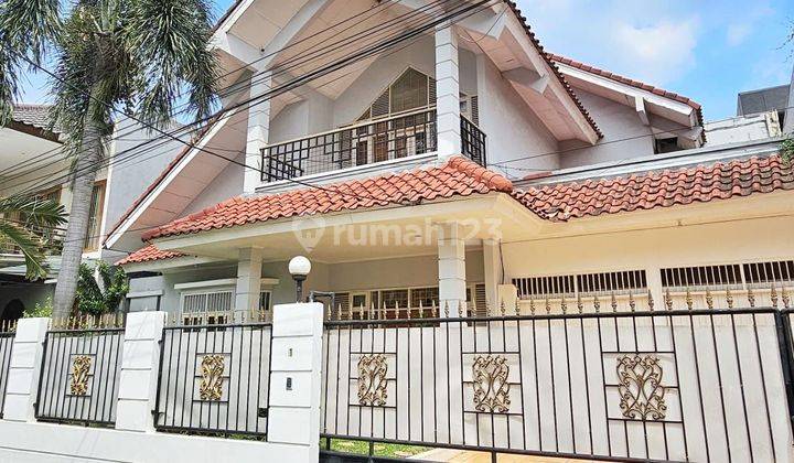 Rumah 2 lantai di Cipete Jakarta Selatan. Sangat strategis. SHM 1