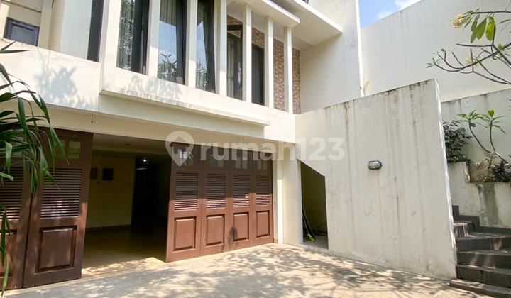 For Sale Strategic House in Tebet Area