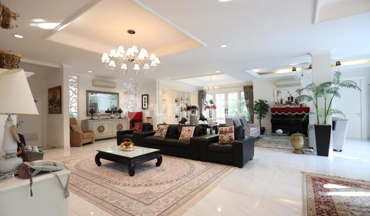 Rumah Townhouse Style American Classic di Kemang 2