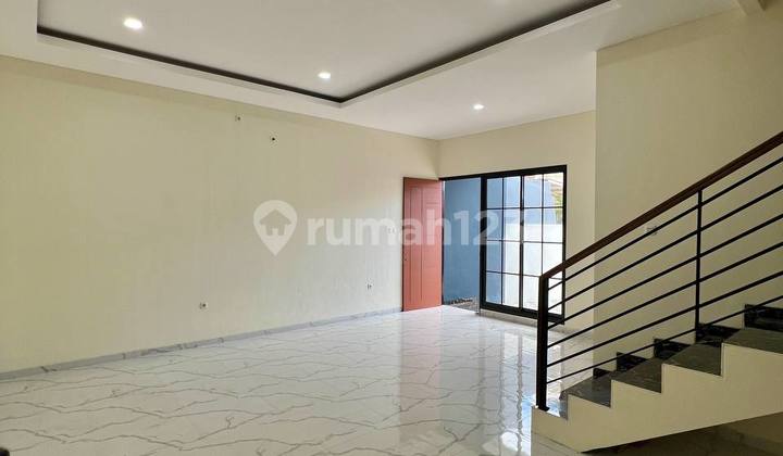 Rumah Baru Modern Classic di Mulyosari Utara Open Living Concept 2