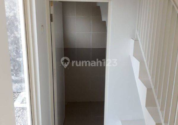Rumah Valencia Strait Puri Surya Jaya 2 Lt Taman Luas 2