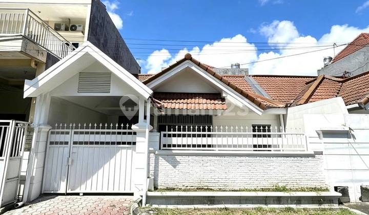 House for Rent in Sutorejo Prima Utara 1, Single Story, Front Position Facing the Park House for Rent in Sutorejo Prima Utara 1, Single Story, Front Position Facing the Park