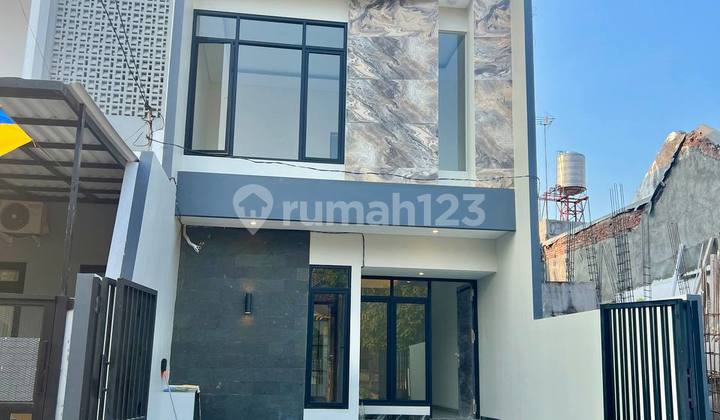 Rumah Baru Rungkut Mapan 2 Lantai Ada Backyard & Area Cuci Jemur Rumah Baru Rungkut Mapan 2 Lantai Ada Backyard & Area Cuci Jemur