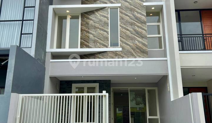 Rumah Baru Design Minimalis di Pantai Mentari, Kenjeran 2 Lantai