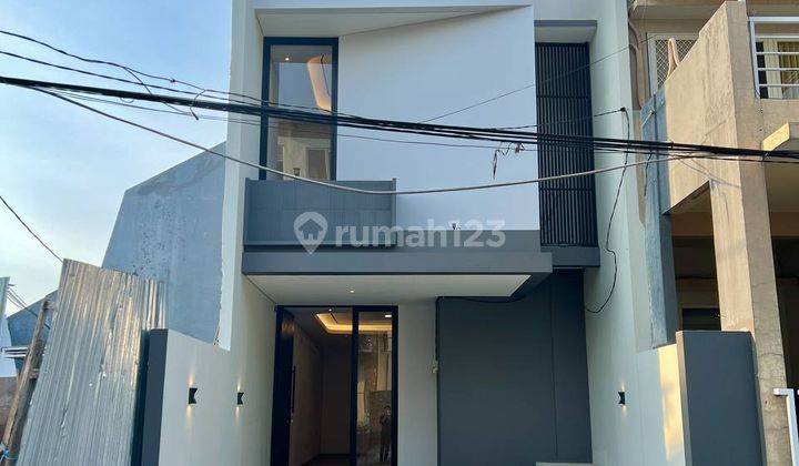 Rumah Baru Minimalis Dharmahusada Mas 2 Lt Ada Skylight di Tangga