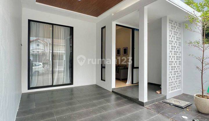 Rumah Modern Compact Pakuwon City Cluster Griya Asri Furnished 2