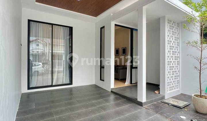 Rumah Modern Compact Griya Asri, Pakuwon City 1 Lantai Furnished