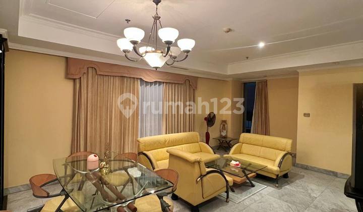 Rent Sheraton Tunjungan Plaza 3 Condominium 3+1 BR 17th Floor Furnished