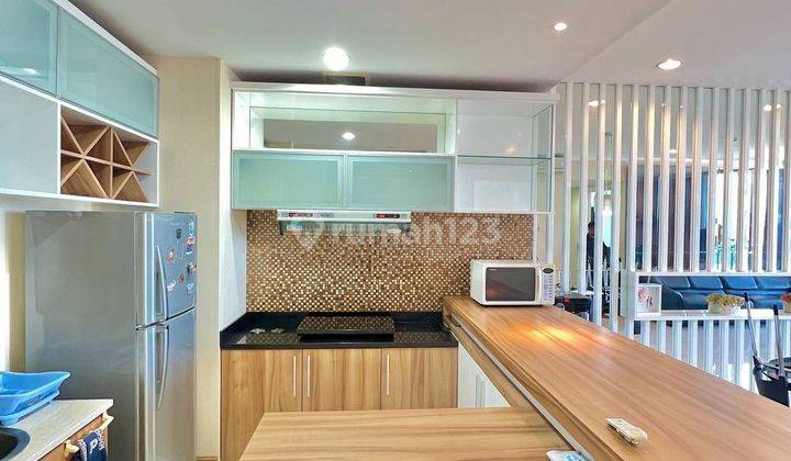 Apartemen Via Ciputra World 2 BR Lantai 15 Furnished View Gunung 2