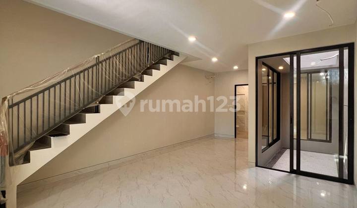 Rumah Baru Modern Baruk Utara MERR 2 Lantai Penataan Denah Lega 2