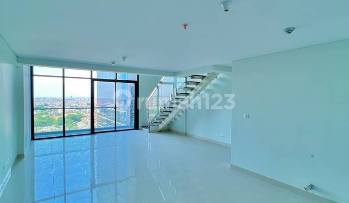 SOHO Vieloft Ciputra World Floor 9 Balcony Area Spacious City View