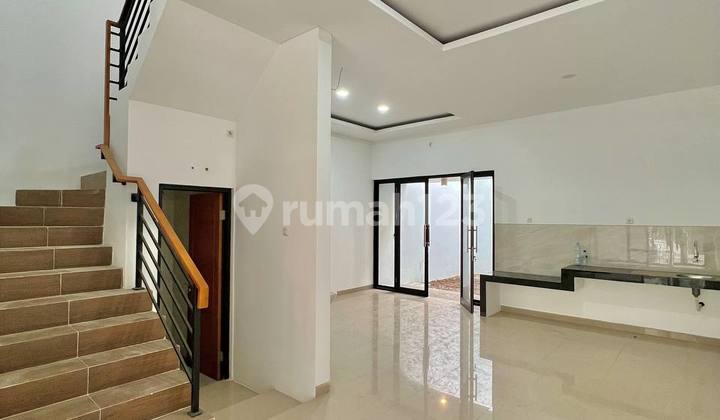Rumah Baru Klampis Semolo Tengah 2 Lantai Lokasi Strategis